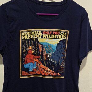 Women’s T-Shirt NWOT (L)– Soft, Casual & Easy to Style